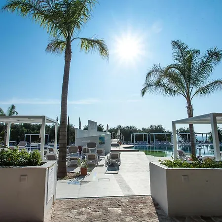 Prázdninový areál Villaggio Baia Del Monaco 4*