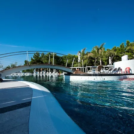 Prázdninový areál Villaggio Baia Del Monaco 4*