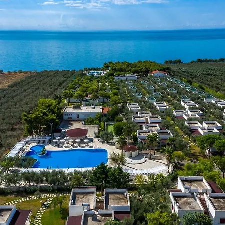 Holiday park Villaggio Baia Del Monaco 4*