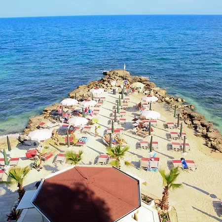 Villaggio Baia Del Monaco 만프레도니아
