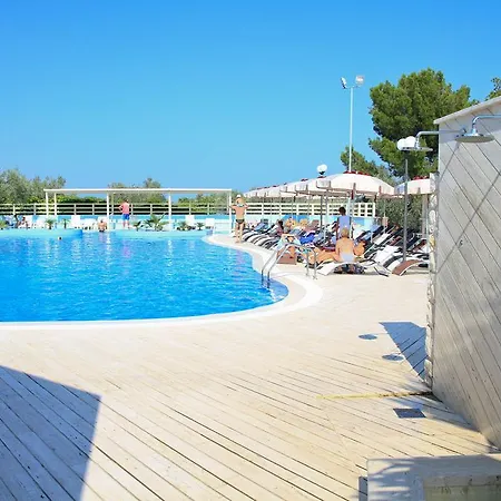 Villaggio Baia Del Monaco 4* 만프레도니아