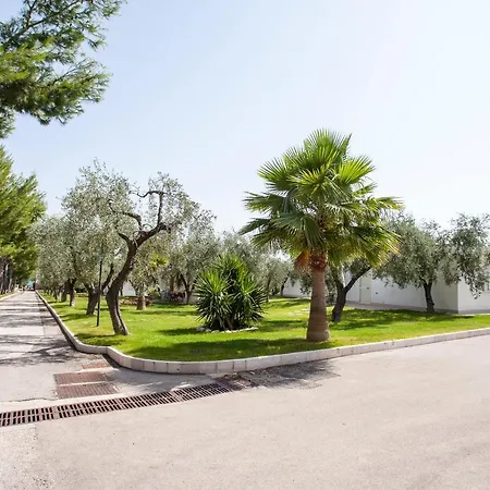 Holiday park Villaggio Baia Del Monaco 4*